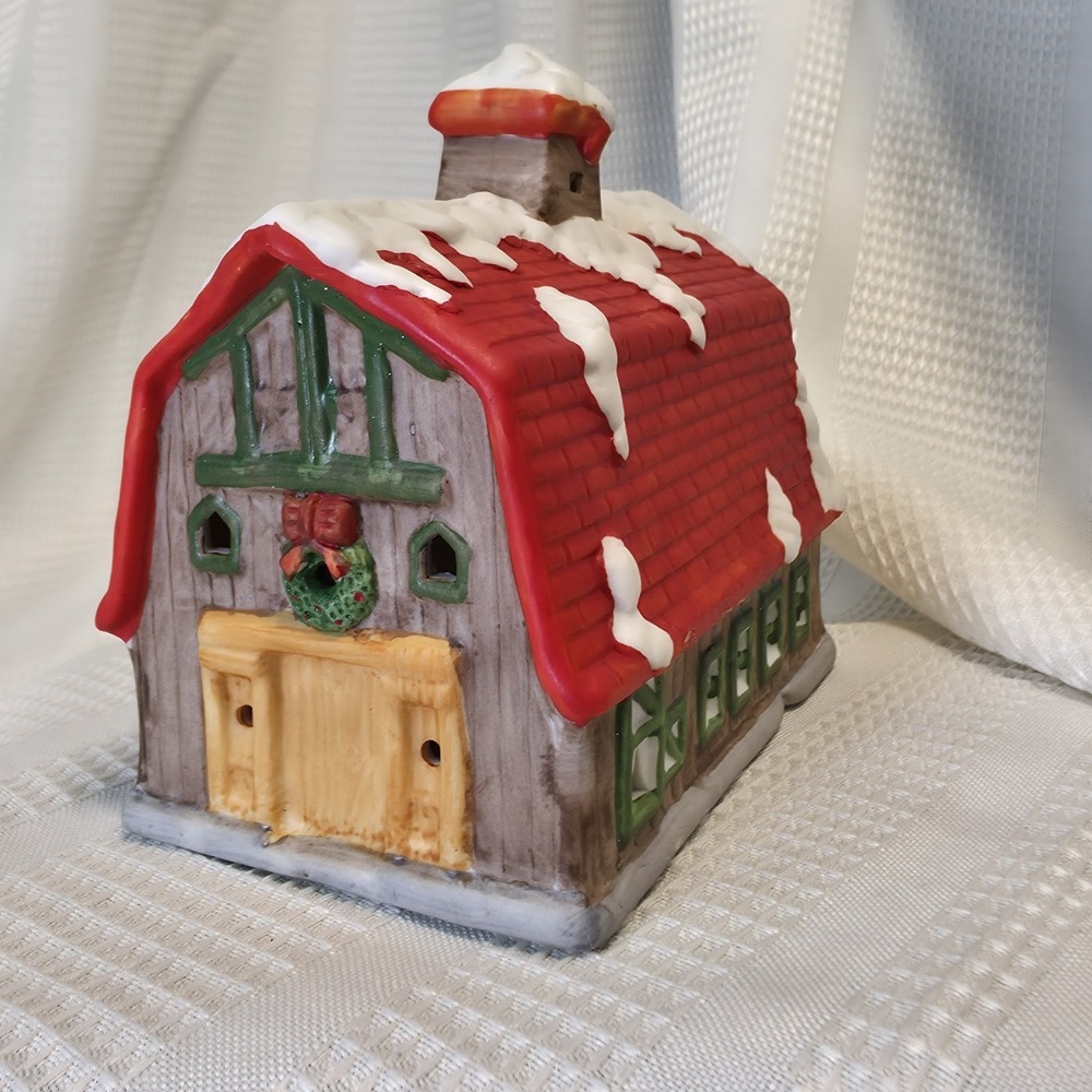 Christmas‎ Village COUNTRY BARN Hand Painted Vintage Ceramic 1989